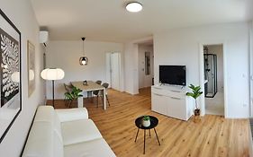 Greg'S House Apartments